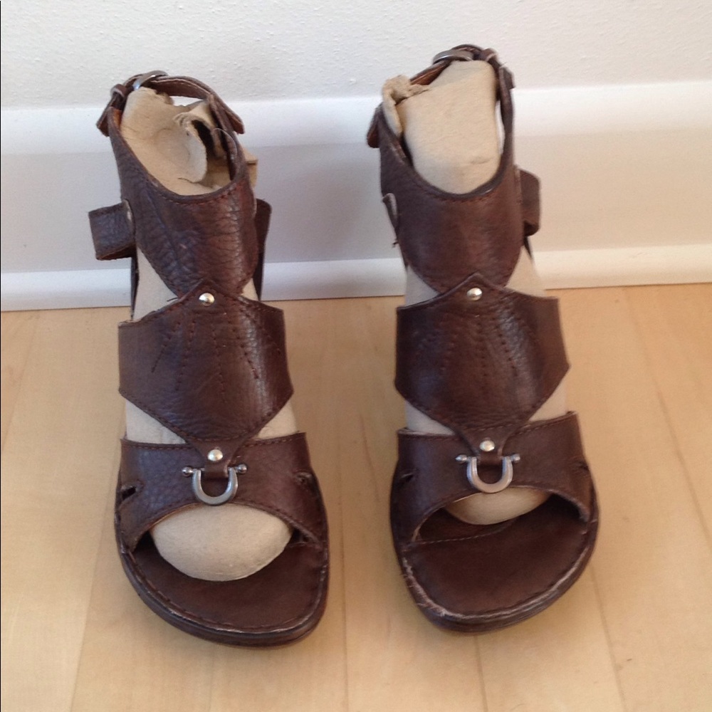LASSEN STRAPPY SANDALS - Picture 2 of 4